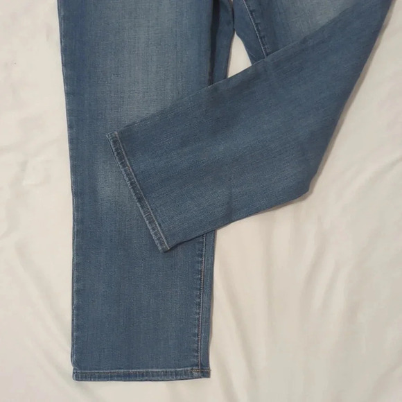 Universal Thread High-Rise Slim Straight Jeans, Color Light Blue Size 16/33S - Picture 7 of 13